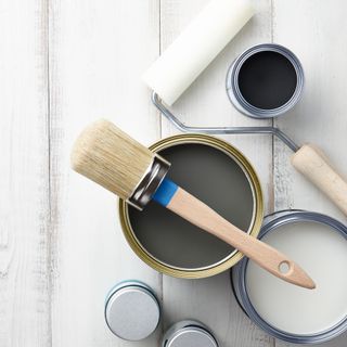 Paint pot and paint brush