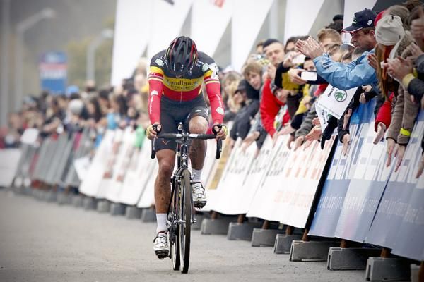Sven Nys salvaged a fifth place result from a race marred by a broken chain in the early laps.