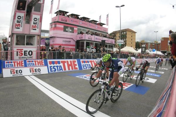 Francisco Ventoso (Movistar Team) wins stage 9 of the Giro d'Italia