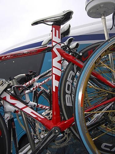 A deep-profile seat tube presumably makes the frame more aerodynamic along with the profiled cut-out.