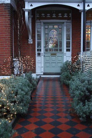 small front garden ideas: sparkle lighting dandelion clock solar lighting lining tiled path