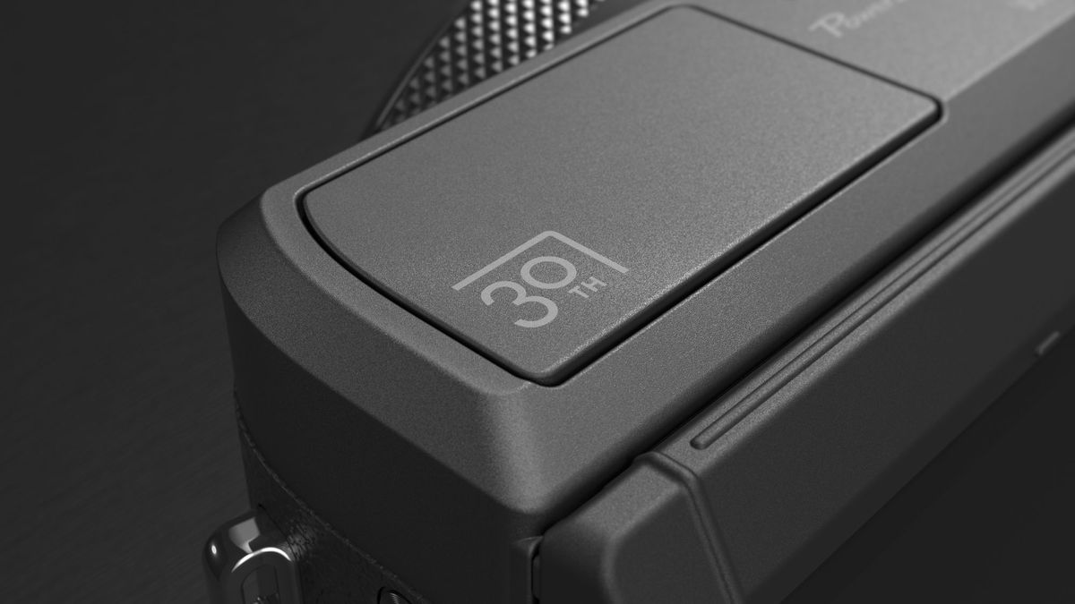 Close up of the Canon PowerShot G7 X Mark III Anniversary Edition in graphite, on a graphite-type surface