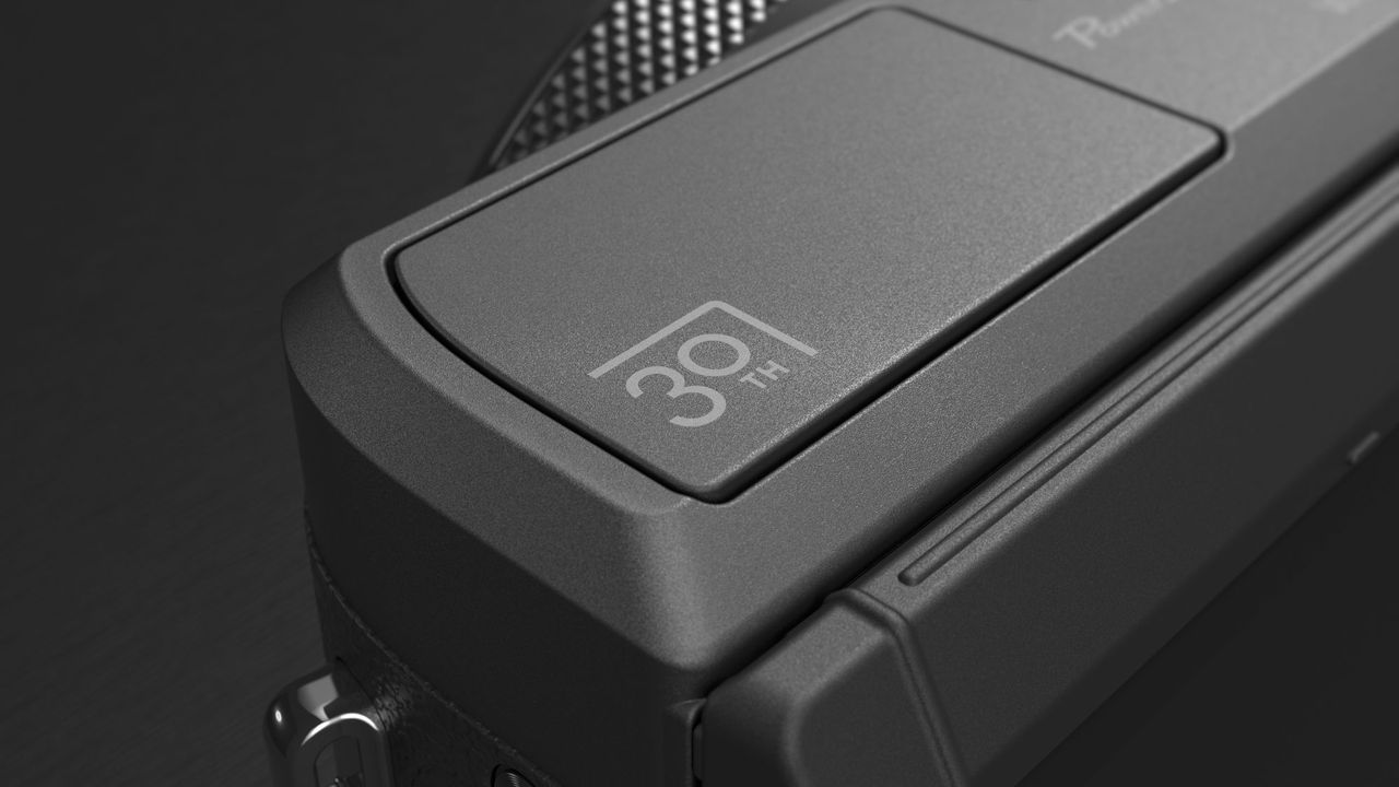 Close up of the Canon PowerShot G7 X Mark III Anniversary Edition in graphite, on a graphite-type surface