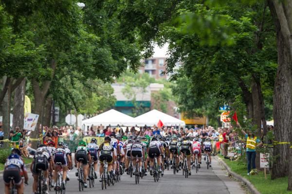 The women's field heads through the middle section of the course.