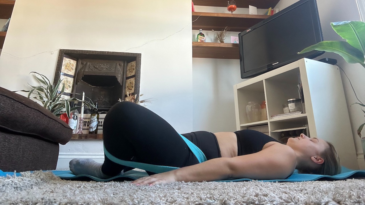I Tried These Three Resistance Band Stretches To Mobilize My Tight