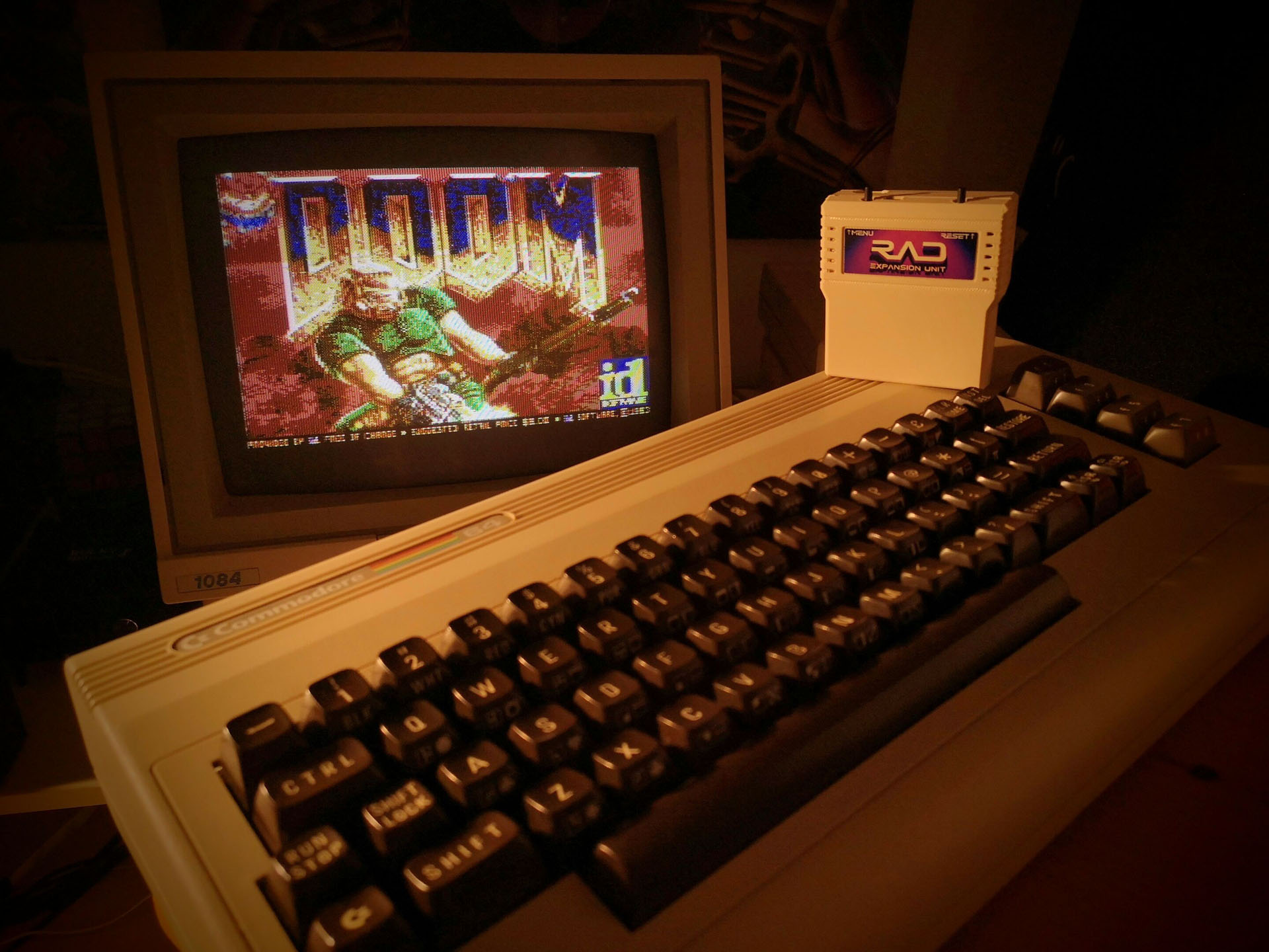 A Commodore 64 cu o unitate de extensie RAD
