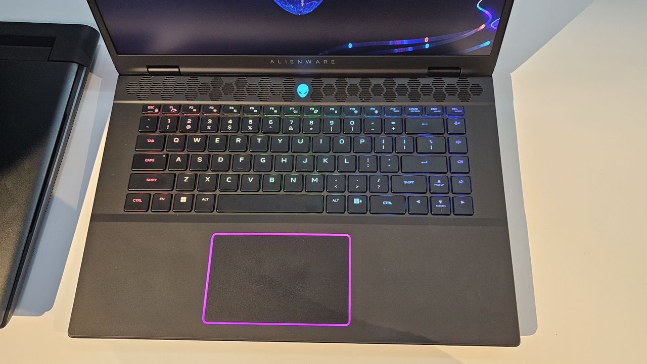 Alienware m16 R2