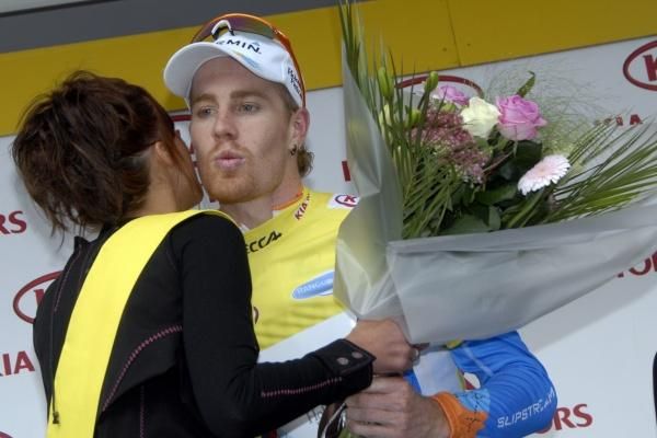 Farrar accepts his kisses on the podium.