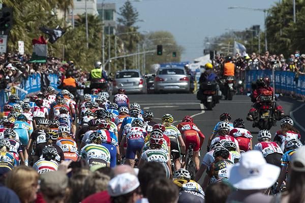 The peloton corner into the home straight in Moorabool Street during the women's road race.