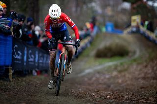 UCI Cyclo-cross World Cup Maasmechelen: Puck Pieterse celebrates season's first World-Cup victory as Lucinda Brand's podium streak comes to an end
