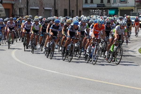 The bunch heads towards Verona
