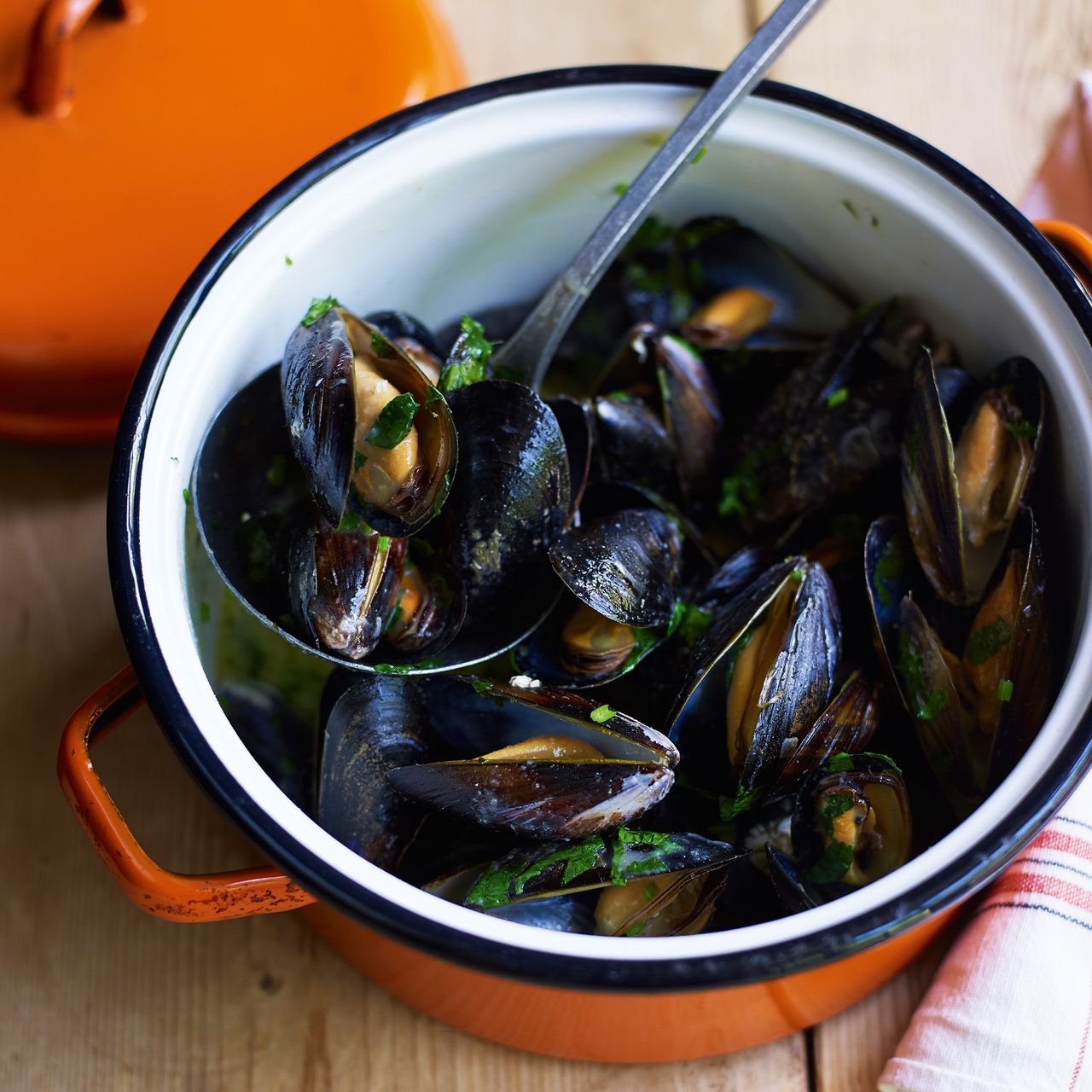 mussels in thai coconut sauce