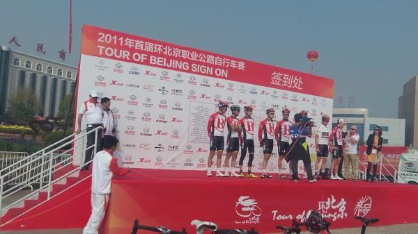RadioShack on the presentation podium at the start