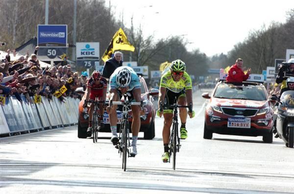 Boonen prevails in the sprint to the line
