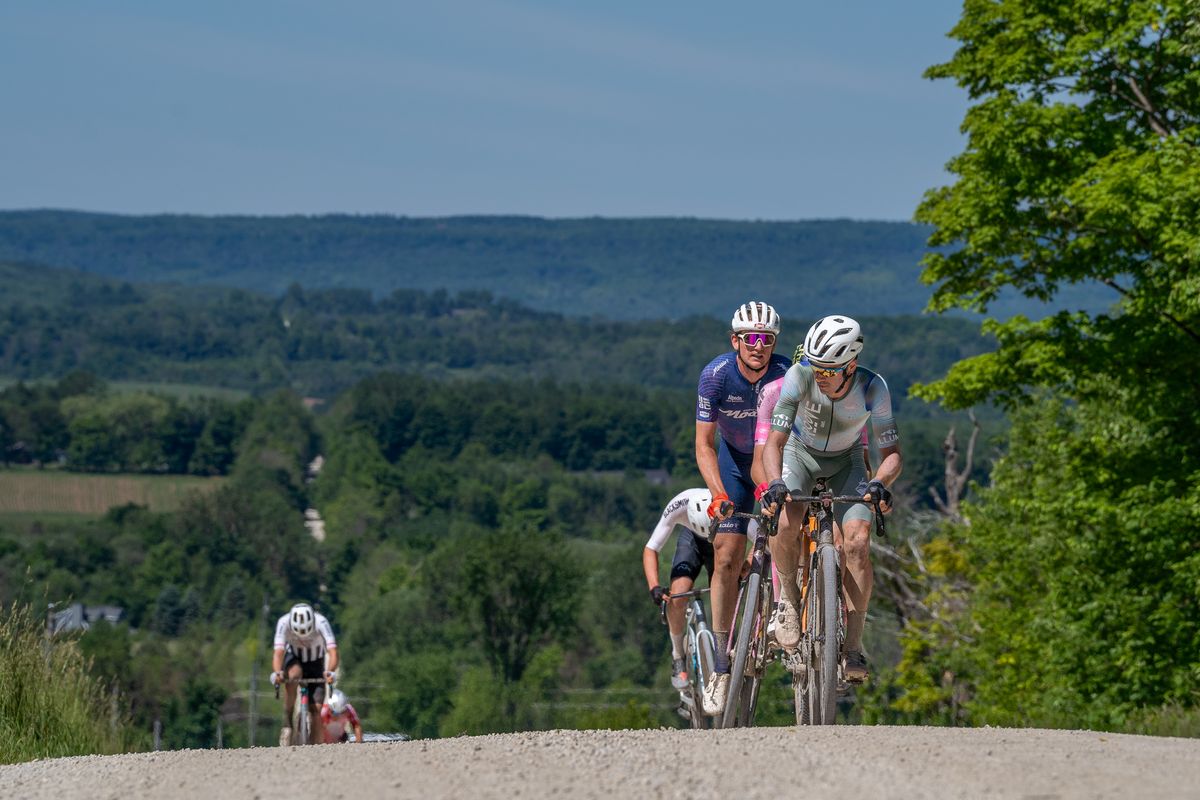 Front of the main field on the long course at 2024 Blue Mountains Gravel Fondo