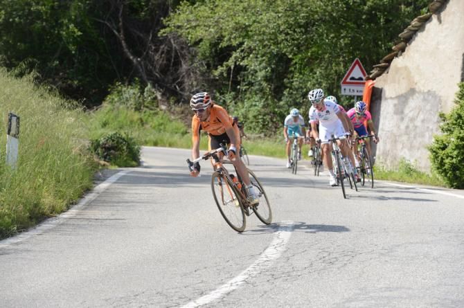 Sammy Sanchez (Euskaltel-Euskadi) at the head of the race on the descent to the finish line.