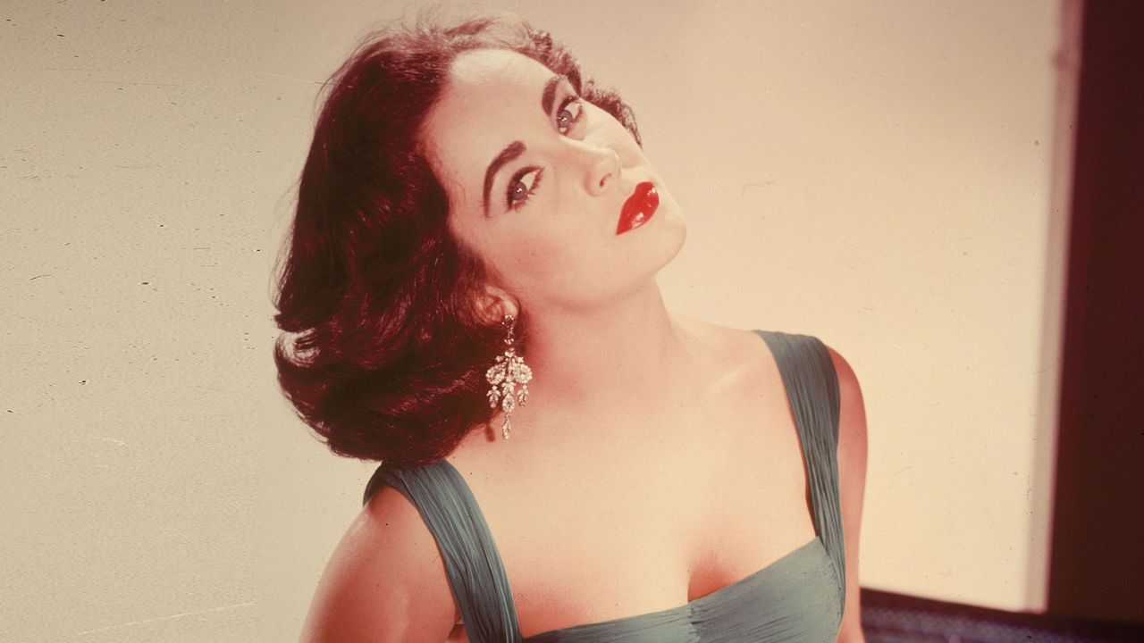 Elizabeth Taylor Makeup Video Elizabeth Taylor Eyeshadow Trick