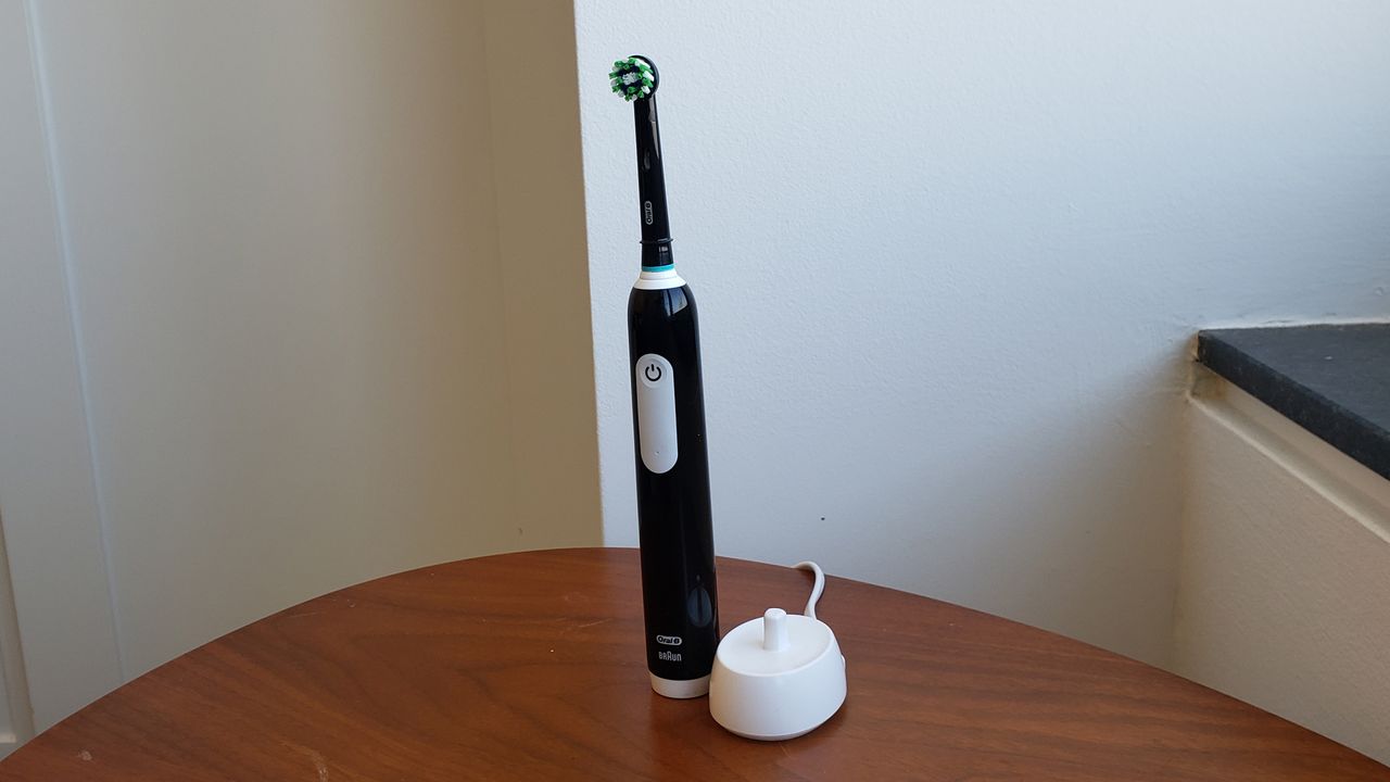 Oral B Pro 1000 electric toothbrush