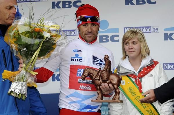 Luca Paolini (Acqua e Sapone) after taking the lead in the KBC Driedaagse De Panne-Koksijde.