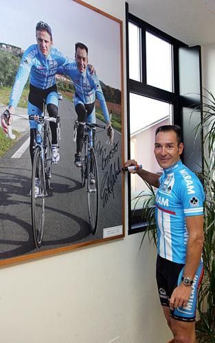 Zabel spots a poster of someone familiar at the Colnago headquarters