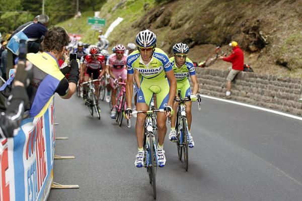 Maciej Bodnar (Liquigas-Doimo) sets the pace.