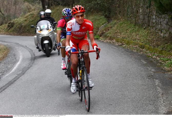 Patrik Sinkewitz leads Jose Serpa