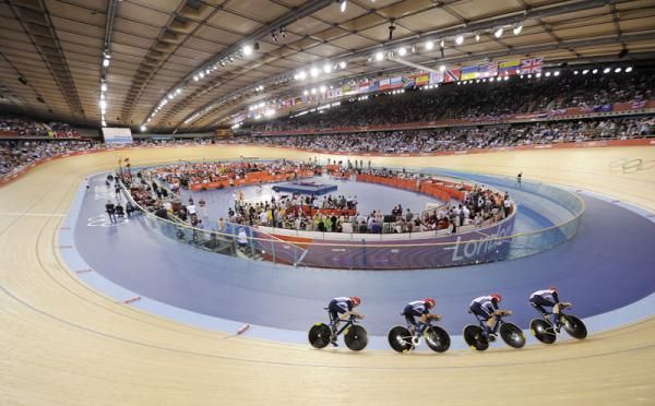 Great Britain ride towards gold in the team pursuit