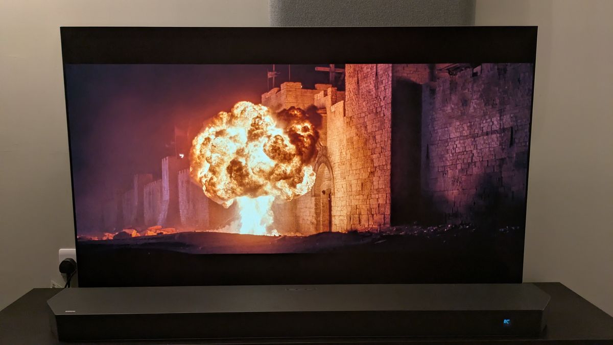 LG G5 with Kingdom of Heaven 4K Blu-ray explosion on screen