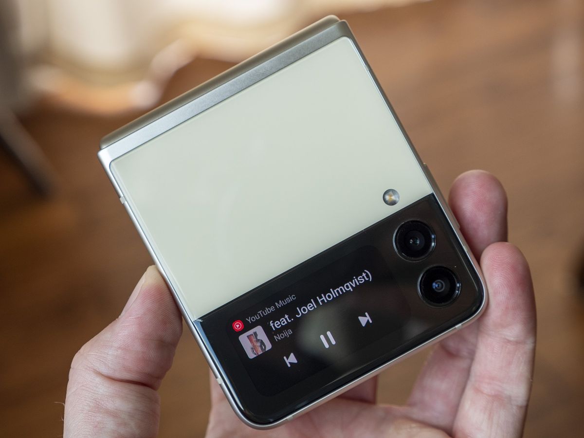 Samsung Galaxy Z Flip 3 Cover Screen Music