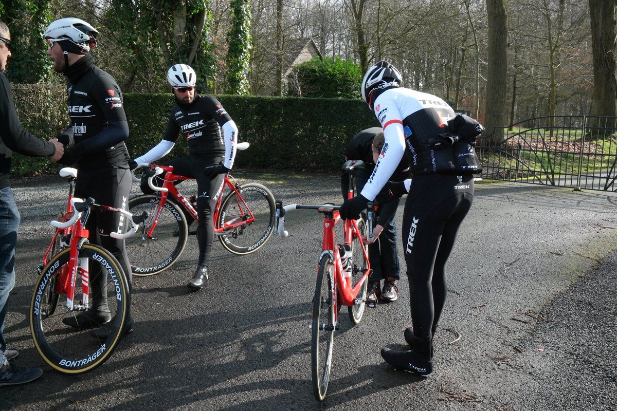 The riders make choices on wheels, tyres, and pressure