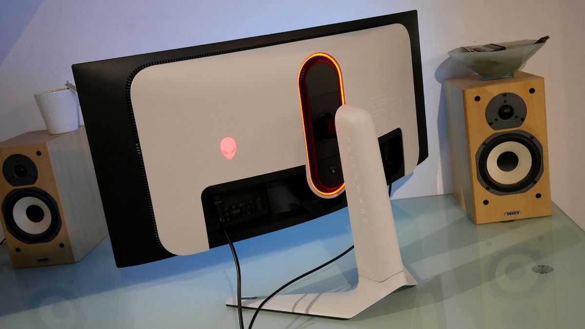 Image of the Alienware 34-inch AW3423DW on a desk.
