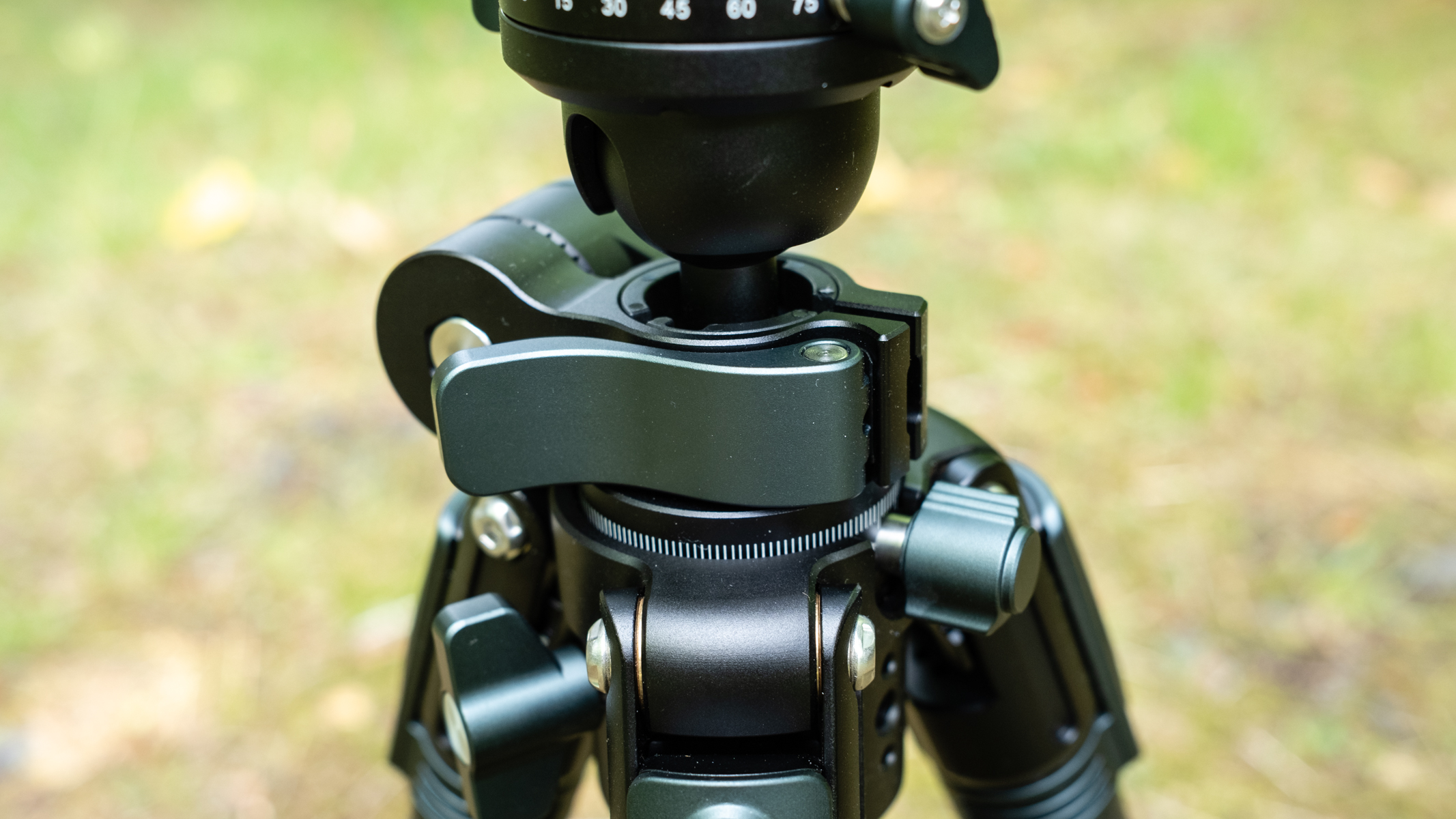 Ulanzi GlideGo Travel Tripod ball head clip