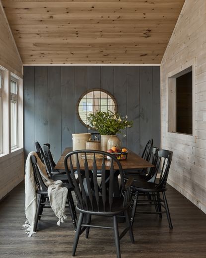 Does a dark accent wall make a room look bigger? | Livingetc