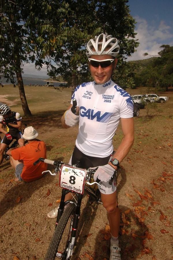 Urs Huber gives the thumbs up while wearing the leader's jersey