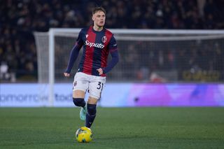 Sam Beukema of Bologna FC runs with the ball during the Serie A match between Bologna and AS Roma at Stadio Renato Dall'Ara on January 12, 2025 in Bologna, Italy.