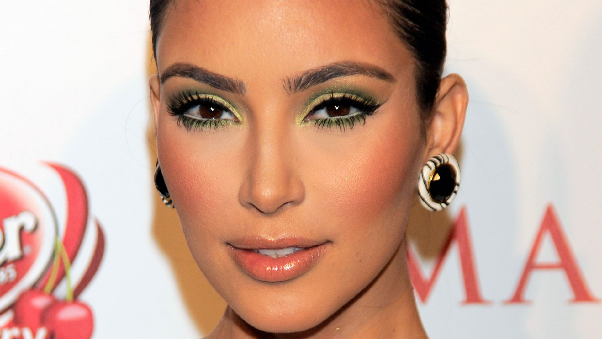 landing rysten Kategori How to Create a Cut Crease Eyeshadow Look - Cut Crease Makeup | Marie Claire