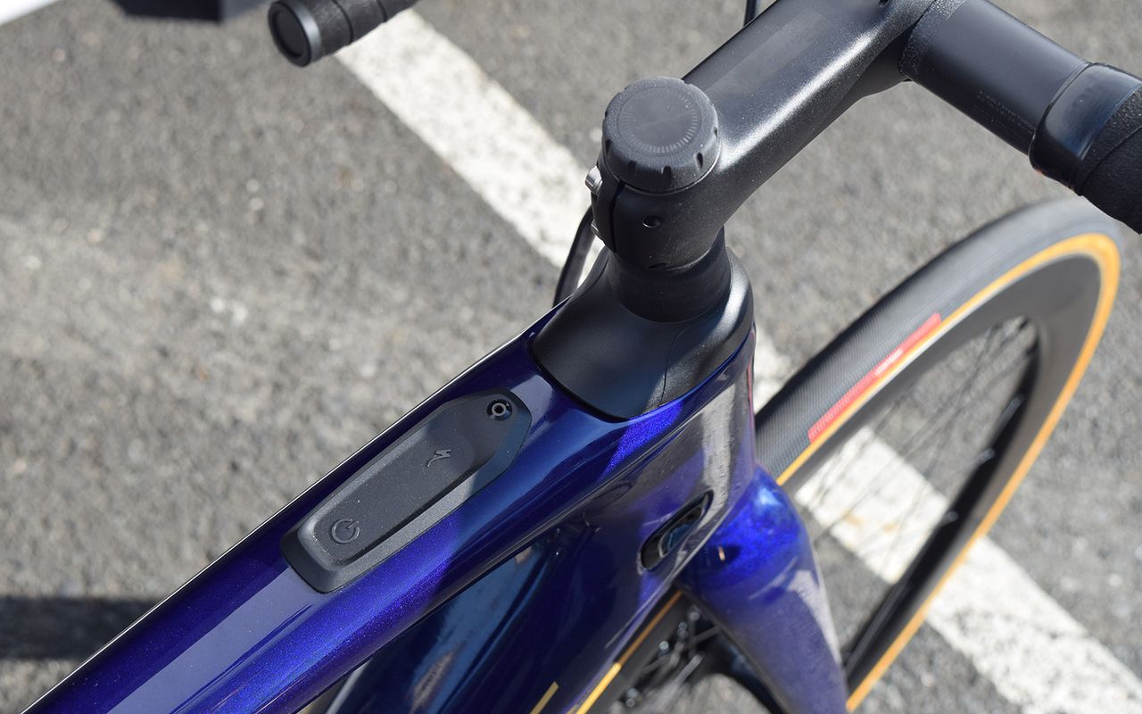A look at the control unit on the top tube of the bike