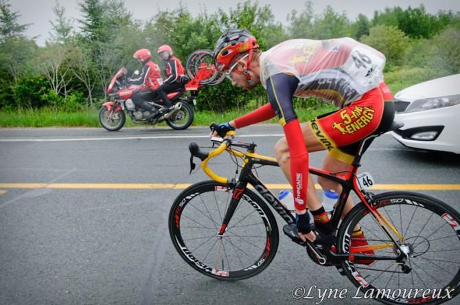 Max Jenkins (5-Hr Energy) changed shoes during the stage