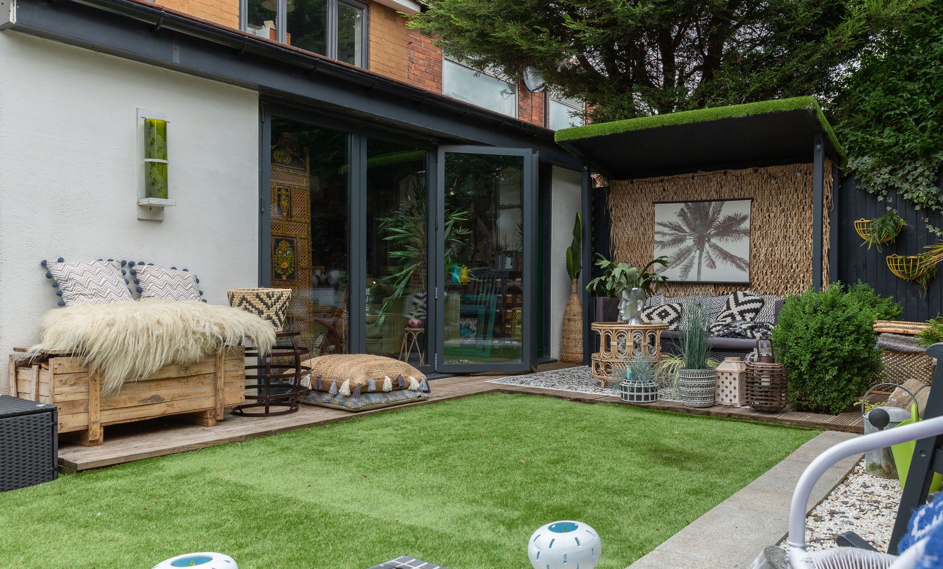 Small garden ideas: 42 looks to copy in your tiny garden space - Real