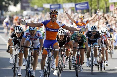 2010 U23 world champion Michael Matthews (Rabobank) is making a fine transition to the elite ranks, taking his third victory of the season.
