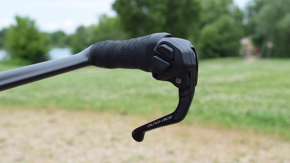 A look at the Shimano Dura-Ace brake levers and Di2 shifter buttons