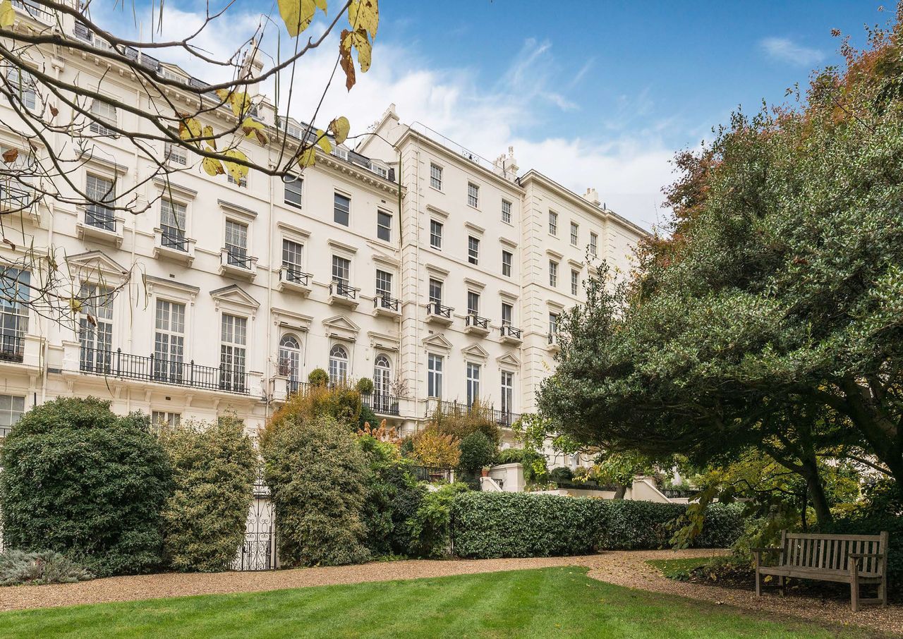 Hyde Park Gardens apartment for sale