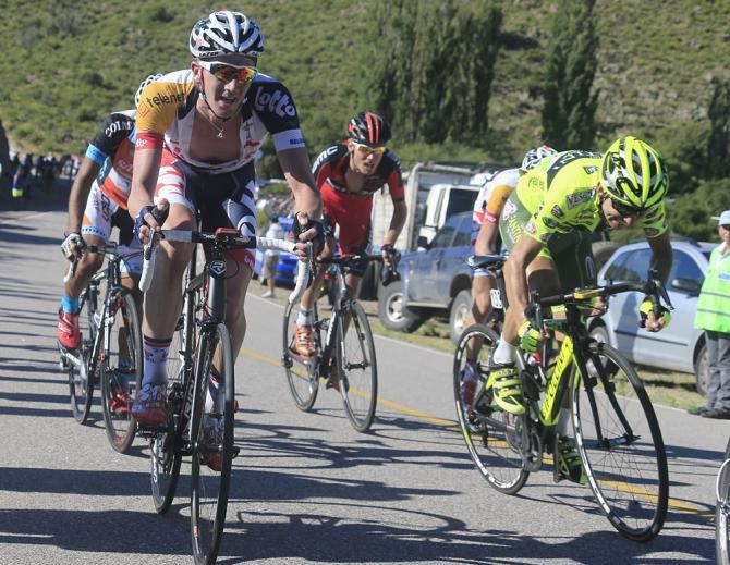 The select chase group in pursuit of solo leader Alex Diniz on the Mirador del Potrero summit finish.