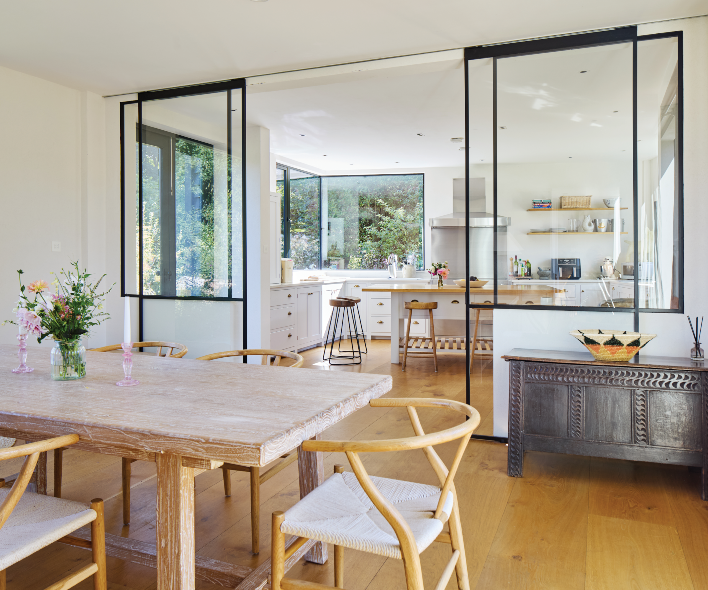 Dining room with sliding doors opening onto the kitchen