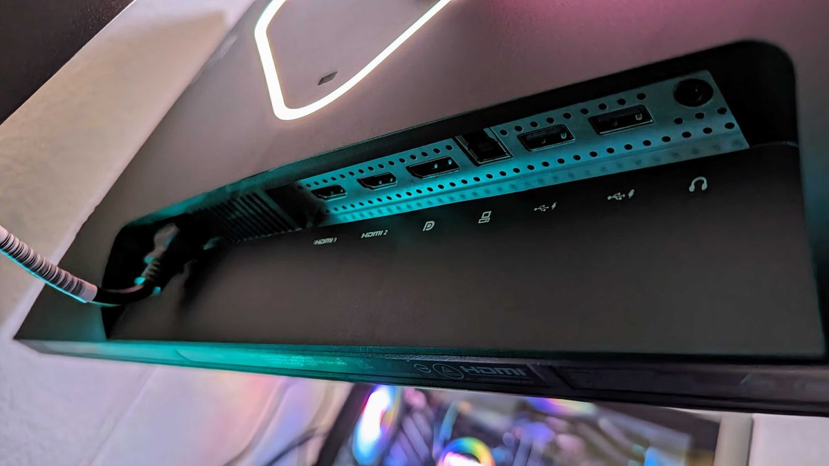 Image of the HP OMEN 27qs gaming monitor in use.