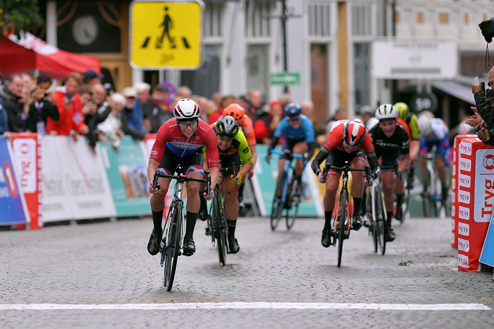Lorena Wiebes (Parkhotel Valkenburg) wins the opening stage at the Ladies Tour of Norway