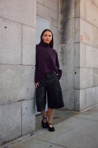 Woman wears ballet flats and bermuda shorts in new york