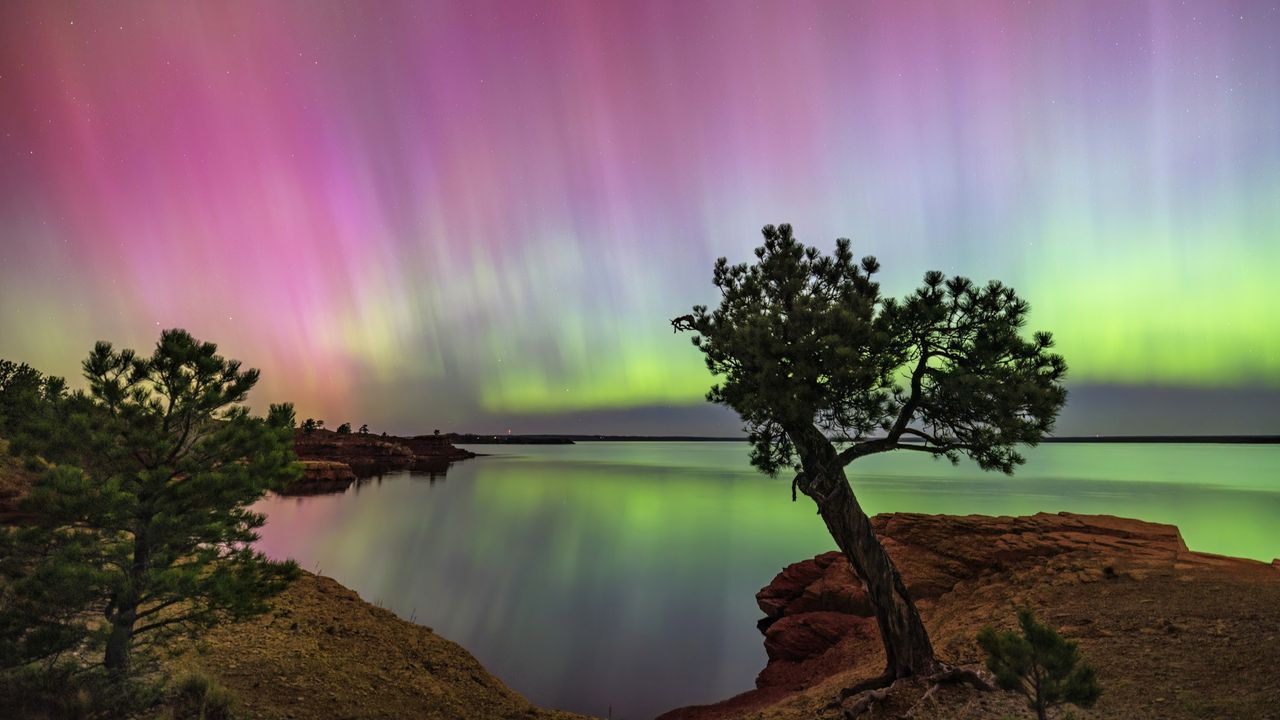 Aurora alert! Powerful geomagnetic storm could spark northern lights as far south as Illinois on March 19