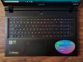 Gigabyte Aero 17 HDR XB (Intel 10th Gen) keyboard and touchpad