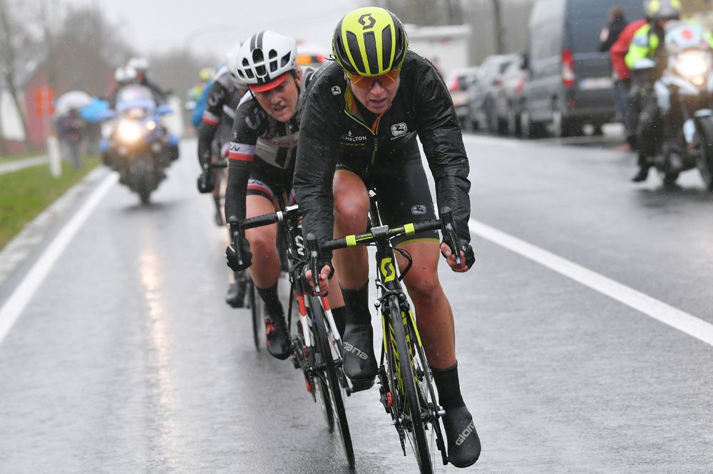 Annemiek Van Vleuten (Mitchelton-Scott) suffers in the rain